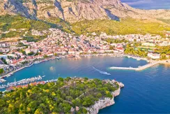 Apartments Makarska Riviera – view of the coastal town
