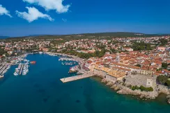 Low cost apartments Makarska Riviera – panoramic view of the coastal town