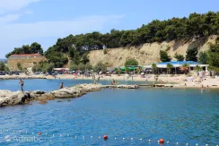 Plaža Ježinac - pogled na plažo iz bližine