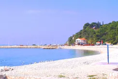 Trstenik plaža - pogled na plažo iz bližine