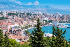Kako preživeti 7 dni v Splitu in okolici - pogled iz zraka na Rivo z zahoda