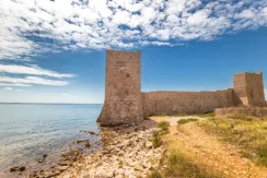 Nejlepší památky a místa k odpočinku - pohled na pevnost Kaštelina zblízka