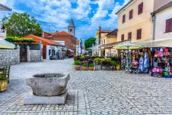 Apartmány Nin - pohled na náměstí z dálky