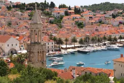 Apartmány Hvar - letecký pohled na nábřeží