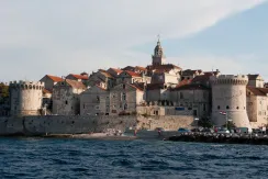 Apartmány Korčula - pohled na staré město z dálky