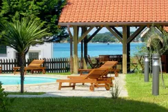 Dovolenkové domy s bazénom pri mori