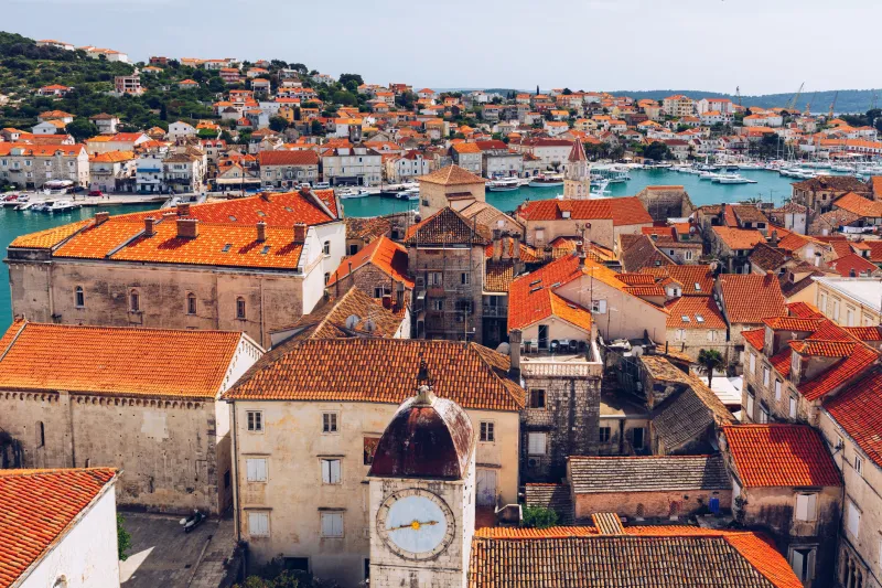 Trogir Apartments - Panoramic view of the historic center of Trogir, red roofs, bell tower and the sea.