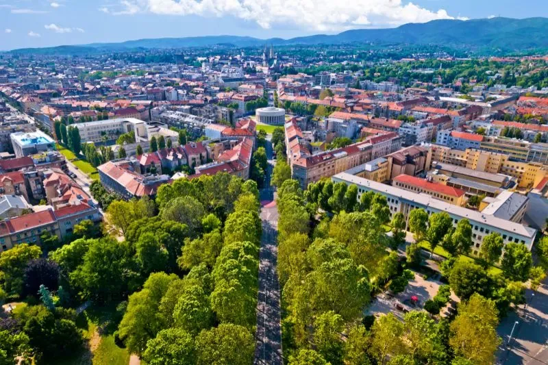 Apartmaji Zagreb - Pogled iz zraka na središče Zagreba z Meštrovićevim paviljonom, zelenjem in parkom kralja Krešimira IV.