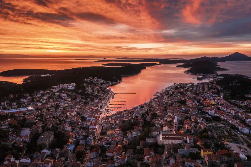 Mali Lošinj apartments – panoramic view of the town of Mali Lošinj at sunset, the sea, islands, and magical Adriatic atmosphere.
