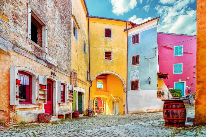 Apartamentos hasta 50 € junto al mar - apartamentos de diferentes colores en Oprtljaj